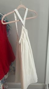 white dress Photo 0