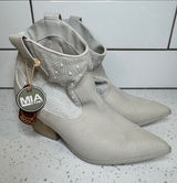 MIA Luanne Western Ankle Boots‎ Off-White Pearl Studded Pointed Toe Womens 7 Photo 0