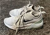 Nike Shoes Photo 0
