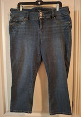 Torrid Sz 18 Blue Women's Capri Jeans Photo 0
