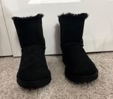 UGG Women’s Boots Black Photo 0