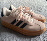 Adidas Sneakers Photo 0