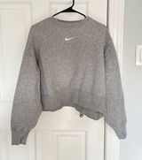 Cropped Nike Crewneck Photo 0