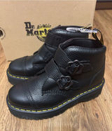 DR MARTENS Devon flower buckle black leather platform boots shoes women’s 9 new Photo 0