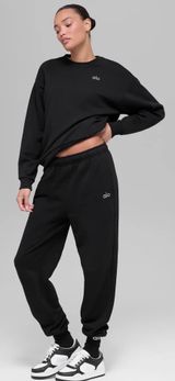 Alo Accolade Yoga Crewneck Pullover and sweatpants Photo 0