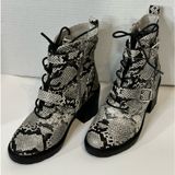Shoedazzle Adrianna Shoes Block Heel Bootie Black White Faux‎ Snakeskin Size 6 Photo 0