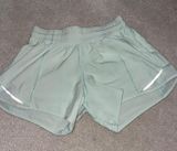 Lululemon Hotty Hot 4" Photo 0