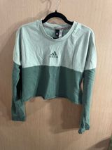 Women’s adidas Two-Tone Sage Green Oversized Cropped Crew Sweatshirt Size XS Photo 0