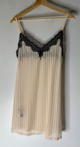 Heidi Heidi Klum pale orange‎ pleated sleeveless slip gray lace trim medium Photo 0