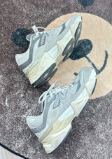 New Balance Sneakers 9060 Women’s Photo 0