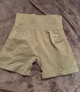 ABYL Shorts Green Size M Photo 0