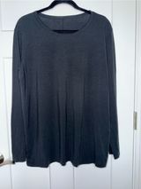 Alo Black Long Sleeve Crew Neck Photo 0