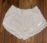 Lululemon White Hotty Hot 2.5" Shorts Low-Rise Photo 0