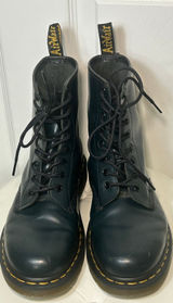 Dr Martens‎ 1460 Black Leather Combat Boots Classic 8 Eye Lace Up AirWair Size 7 Photo 0