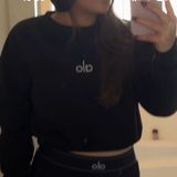 Alo Yoga Cropped Sweatshirt Crewneck Photo 0