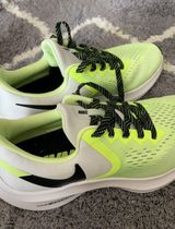 Running Shoes Photo 0