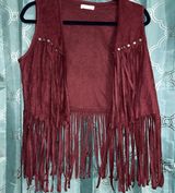 Meaveor Faux Suede Fringe Short Vest. EUC. Size Medium. Burgundy Photo 0