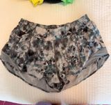 Lululemon Hotty Hot 2.5" Photo 0