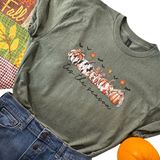 Gildan Tis the Season Pumpkins Fall Vibes Women’s Large Military Green T-Shirt Photo 0