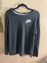 Women’s Nike Dark Gray Long Sleeve Lightweight Sweatshirt Size XL Photo 0