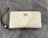 White Coach Wallet Photo 0