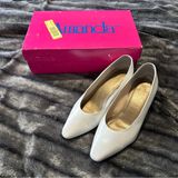 Women's White Kitten Heels Women 6M Westies Classic VTG Point Toe Elegant Prom Photo 0
