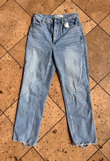 🌸Abercrombie & Fitch Light Blue cropped Straight-Leg Women's Jeans Photo 0