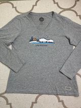 Life Is Good V-Neck Crusher Tee Winter Cabin Snowy Waterfront Shirt Size S Photo 0