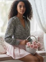 Abercrombie & Fitch Floral V-Neck Bodysuit Women's Size L Romantic Top‎ Photo 0