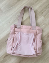BEIS The Sport Tote in Atlas Pink Photo 0