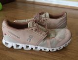 Running Shoes Photo 0