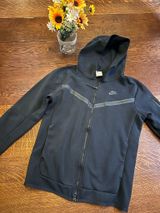 Small/Tall Nike tech Photo 0