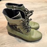 Sorel Emelie Conquest Olive Green Camo Lace Up Zip Combat Boots Size 5 Photo 0