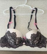VS Black Lace Bra Photo 0