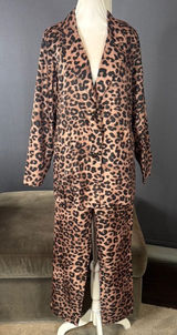 Women’s Lightweight Leopard Print 2 Piece Pant Suit Set Size M NEW Photo 0