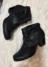 Bare traps Boots Size 11 Black Photo 0