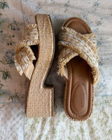 Universal Thread Platform Sandals Photo 0