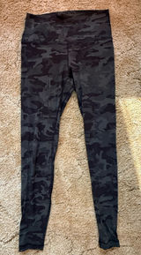 Lululemon Dark Camo High Rise Leggings Size 8 Black Gray Photo 0