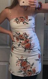White Boutique dress with flowers Photo 0