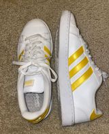 Yellow Superstars Photo 0