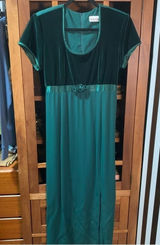1980s Hunter Green Vintage Velvet Long Maxi Modest Dress Med/Large Woman’s 8-14 Photo 0