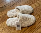 Slippers Photo 0