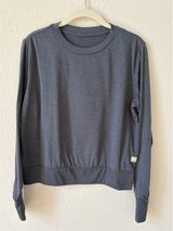 Vuori Daydream Crew Long Sleeve Shirt Blue Size Medium Sporty Athleisure Casual Photo 0