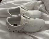 On Cloud Shoes Photo 0