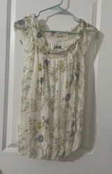 White Floral Scoop-Neck Blouse with Cap Sleeves Photo 0