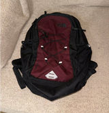 North face burgendy backpack Photo 0