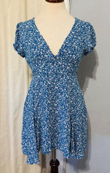 Princess Polly Blue Floral‎ V Neck Mini Dress Short Sleeve Flounce Hem Size 6 Photo 0