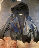 Leather jacket hem and thread Photo 0