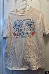 Buc-ee's T-Shirt top gun Large Photo 0
