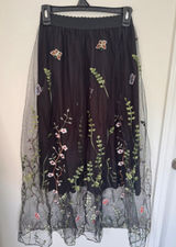 Black Floral Skirt with embroidery Size XS In excellent condition Photo 0